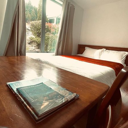 Ming'S Lakeside Goldleaf Suites Queenstown Buitenkant foto