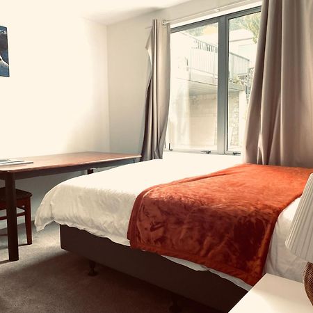 Ming'S Lakeside Goldleaf Suites Queenstown Buitenkant foto