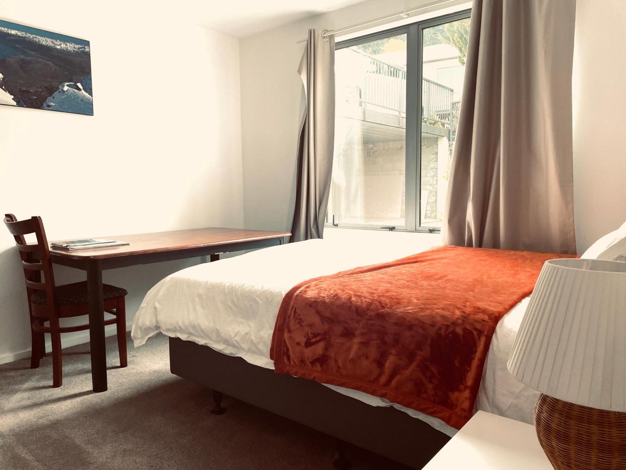 Ming'S Lakeside Goldleaf Suites Queenstown Buitenkant foto