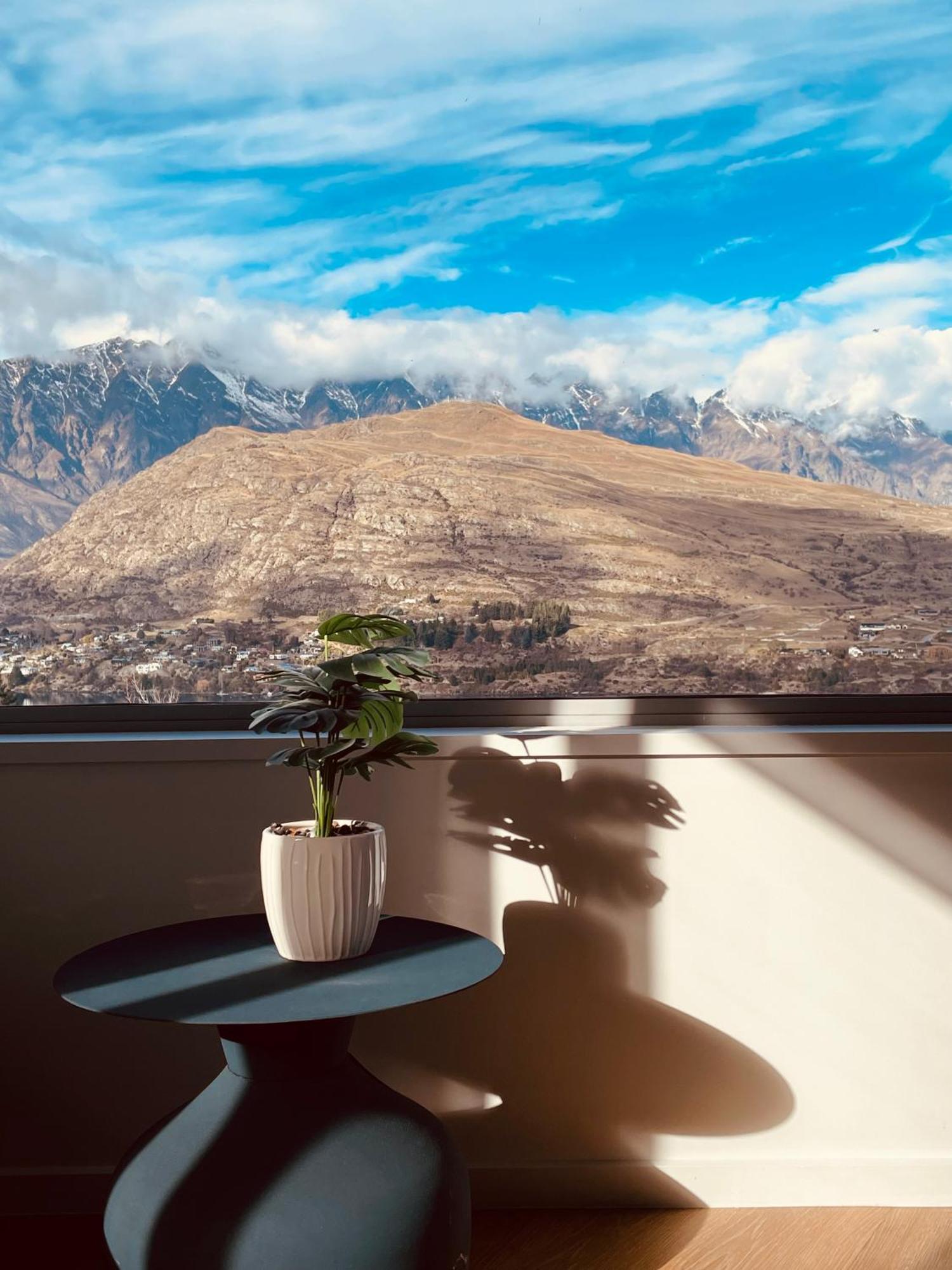 Ming'S Lakeside Goldleaf Suites Queenstown Buitenkant foto