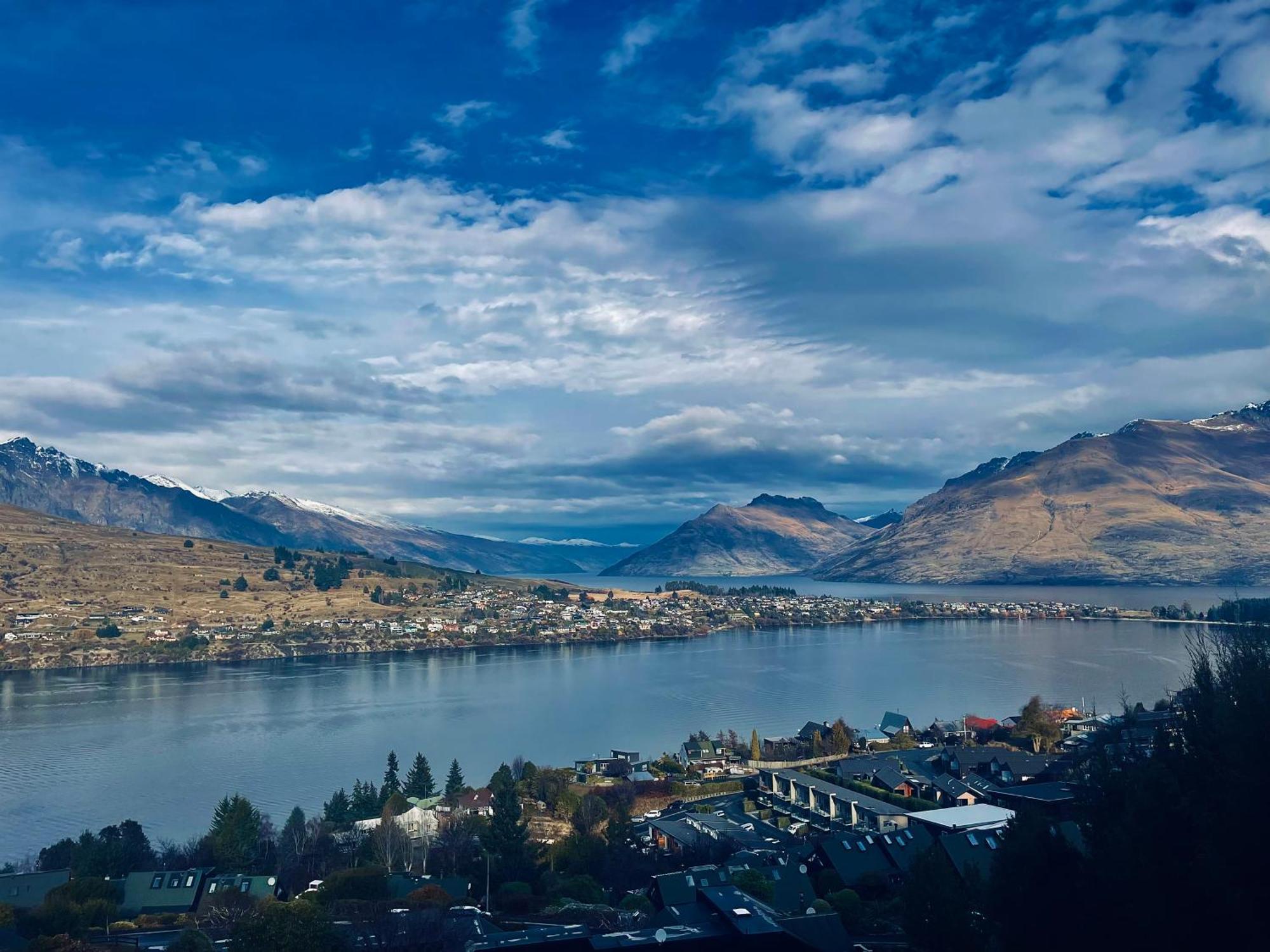 Ming'S Lakeside Goldleaf Suites Queenstown Buitenkant foto
