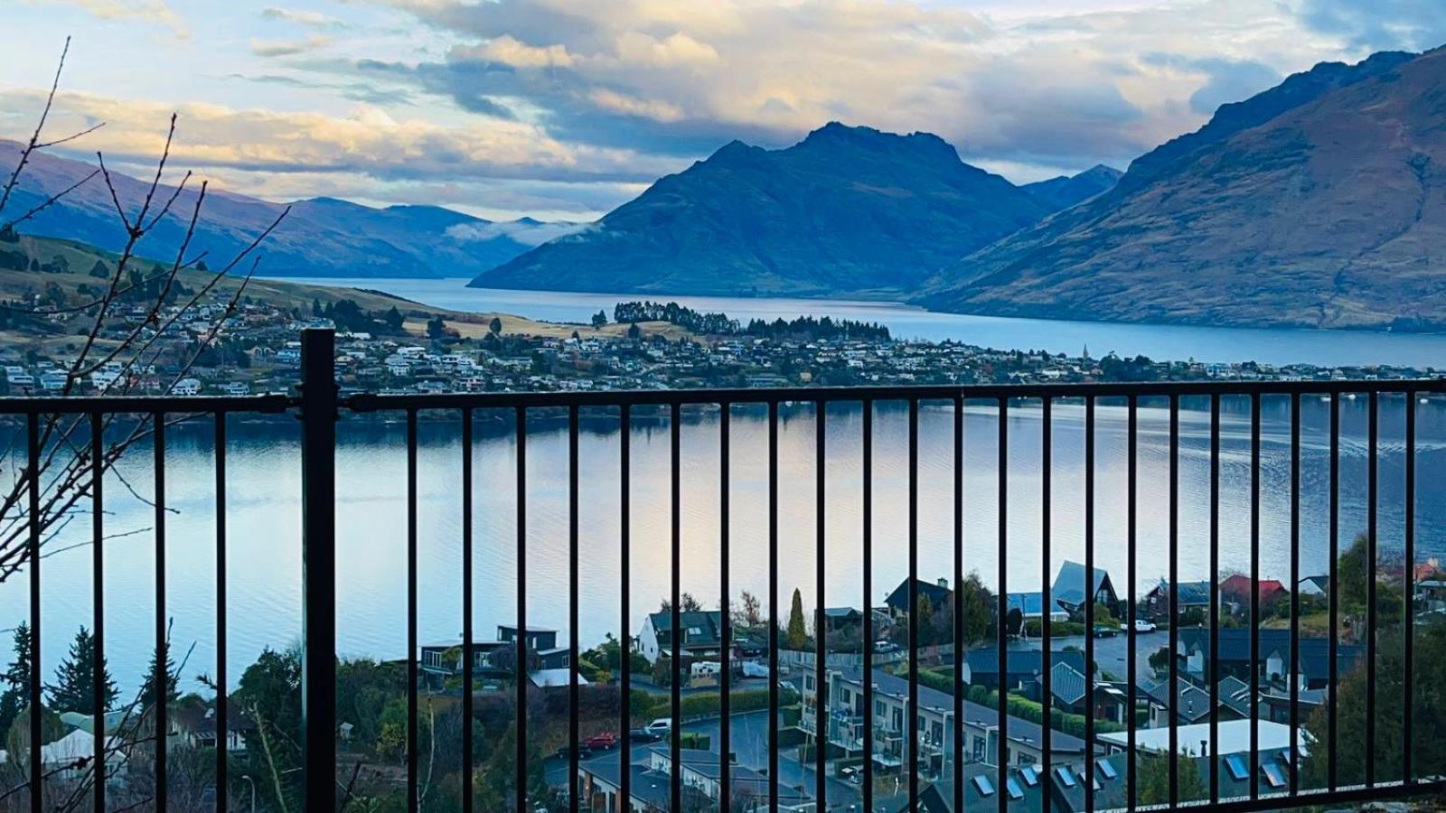 Ming'S Lakeside Goldleaf Suites Queenstown Buitenkant foto