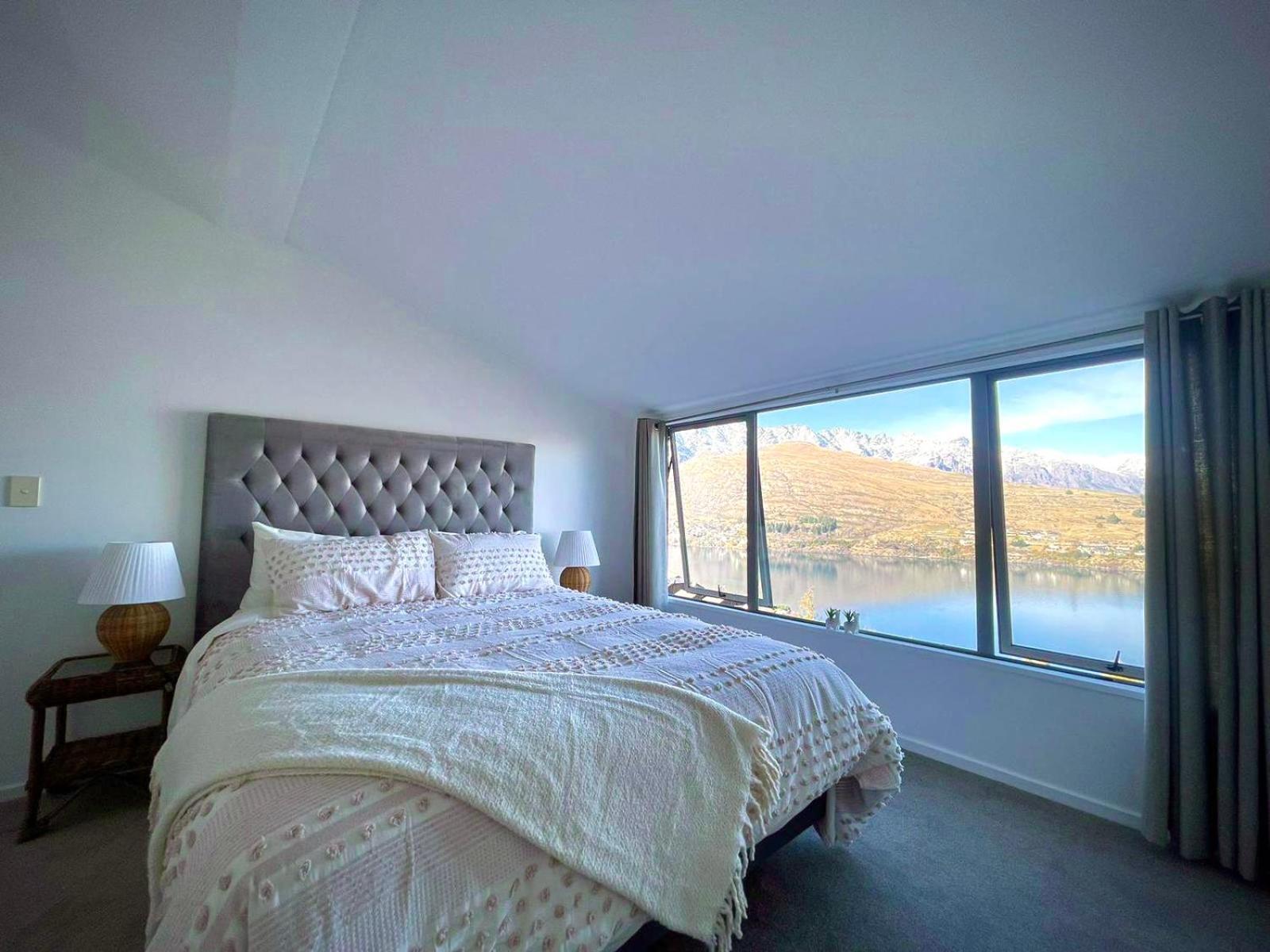 Ming'S Lakeside Goldleaf Suites Queenstown Buitenkant foto